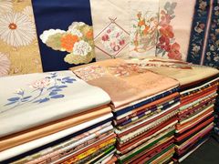 平和屋着物○本場大島紬 7マルキ 古代染色純泥染 洋花文 平田秋吉作