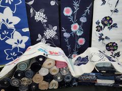 平和屋着物○本場大島紬 7マルキ 古代染色純泥染 洋花文 平田秋吉作