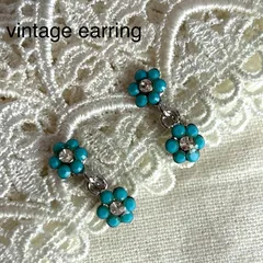 A01807ヴィンテージ 小さな水色お花のゆらゆらイヤリング