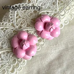 A01816ヴィンテージ ピンクカメリアの立体お花イヤリング