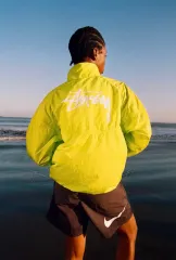 ナイキ × ステューシー ウィンドランナー ジャケット ブライト カクタス