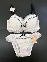 ♡新品 ラスト1点♡ C70ゴシックフェミニン フリルレースブラショーツセット ホワイト×ブラック 【倉庫B】のサムネイル