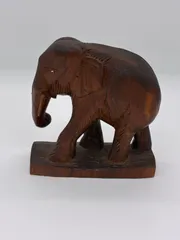 木彫りのゾウ　置物／木製インテリア