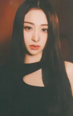 LE SSERAFIM YUNJIN トレーディングカード 2/9