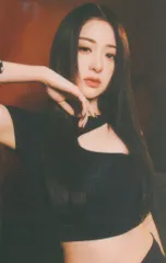 LE SSERAFIM YUNJIN トレーディングカード 3/9