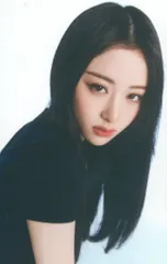 LE SSERAFIM YUNJIN トレーディングカード 8/9