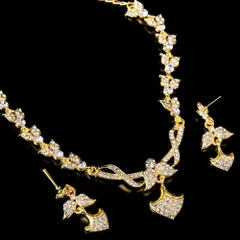 シンプルラインストーンのネックレス＆ピアスセット　パーティーや結婚式などへ　アクセサリーセット / ネックレス ピアス 