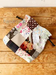ハンドメイド　パッチワーク　巾着袋　ブラウン花柄