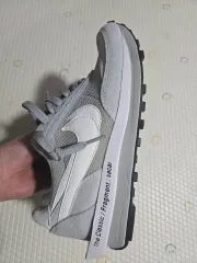 NIKE × SACAI × FRAGMENT DESIGN(フラグメント デザイン) グレー スニーカー