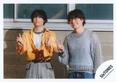 【中古】生写真(STARTO) SixTONES/松村北斗・森本慎太郎/横型・上半身/シングル「GONG/ここに帰ってきて」MV＆ジャケ写オフショット/公式生写真