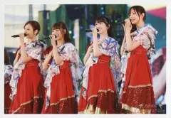 【中古】生写真(坂道シリーズ) No.177：集合(4人)/ライブフォト・横型・膝上・衣装赤・右手胸元・左手マイク・左向き/CHOOSE 5 PHOTOS!～真夏の全国ツアー2019 LIVE PHOTO Ver.～