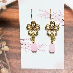 桜のピアス/イヤリング ハンドメイド ※チャーム/キーホルダー変更も可能です※