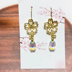 桜のピアス/イヤリング ハンドメイド ※チャーム/キーホルダー変更も可能です※