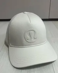 ルルレモン 白 ベースボールキャップ 帽子 (タグ付き新品)