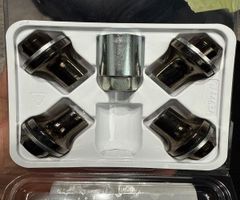 新品未開封 トヨタ純正 ロックナットセット アルファード ヴェル