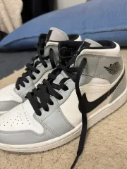 ナイキ エア ジョーダン 1 ロー グレー/白