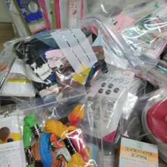 手芸用品・裁縫道具がいっぱいです! ハンドメイド お裁縫 洋服作りの小物 刺しゅう 長期間保管品 T433