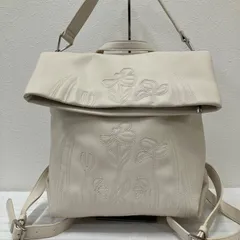 Y63　Desigual　デシグアル　リュック　 バックパック　クローム仕上げのサックバックパック　 ホワイト系　花　刺繍　フラップ　レザー風　 レディースのサムネイル