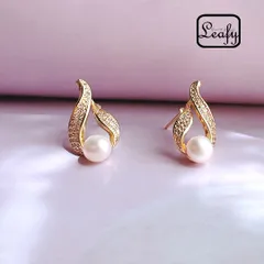 淡水パールピアス 本物真珠 レディース ジルコニア 流れるデザイン 曲線 6月誕生石 卒業式 入学式 入園式 謝恩会 二次会 お呼ばれ フォーマル エレガント 大人可愛い 華やか 揺れピアス フェイスライン 小顔効果 春コーデ 新生活 プレゼント 母の日