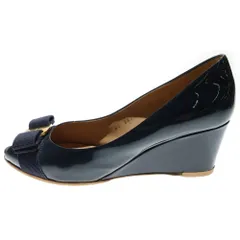 Salvatore Ferragamo (サルヴァトーレ フェラガモ) ヴァラ リボン ロゴプレート パテントレザー ウェッジソール ヒール パンプス シューズ ネイビー レディース