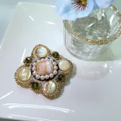 シェルビーズブローチ グリーン×茶系 大人かわいい上品デザイン   ハンドメイド  oh-02433