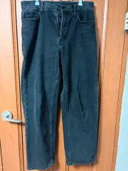 ユニクロ ワイドストレートジーン ブラックデニム (31)