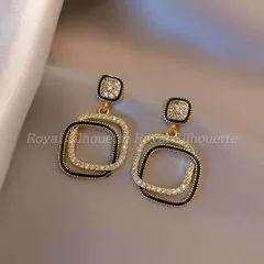 ピアス ゴールドカラー 金色 スクエア フェイクストーン ブラック 黒 プリンセス 可愛い コスプレ フェミニン 結婚式 花嫁 二次会 ガーリー パーティー ウェディング お呼ばれ 食事会 ディナー 演奏会 シンプル