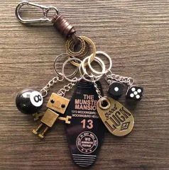 キーホルダー キーリング 本革 巻き ステンレス カラビナ レトロ ビンテージ 古着 アメカジ ストリート ジャラジャラ ダイス ロボット 真鍮製 プレート GOOD LUCK 送料無料