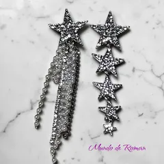 大ぶり　スターモチーフ　アシンメトリー　ロングピアス