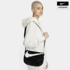 ナイキ NSW フューチュラ 365 ポウ ファー バッグ ブラック