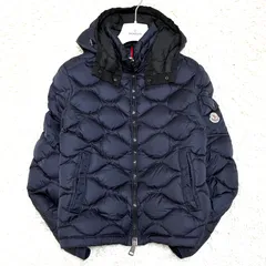 美品・正規品 MONCLER モンクレール ダウンジャケット MORANDIERES モランデレス フード 腕ワッペン コミックタグ キルティング メンズ ネイビー M相当 サイズ2のサムネイル
