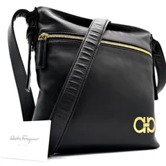 美品 Salvatore Ferragamo サルヴァトーレ フェラガモ ショルダーバッグ ガンチーニ レディース オールレザー 本革 軽量 ブラック ゴールド金具