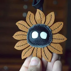 フラワー キーホルダー バッグチャーム アクセサリー 革小物 キーリング キーイング 車の鍵 チャーム ストラップ ギフト プレゼント 記念日 お祝い プチギフト 男女兼用 ハンドメイド 天然レザー 手作り SGPJ065