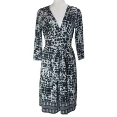 ビーシービージーマックスアズリア BCBGMAXAZRIA 美品 プリントジャージーワンピース ひざ丈 7分袖 総柄 カシュクールネック ウエストリボン XS ブラック系 /X