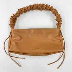 m5330  チャールズアンドキース Charles & Keith セミショルダーバッグ