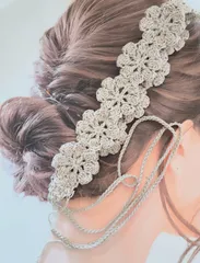 かぎ針編みのお花モチーフ繋ぎヘアーバンド