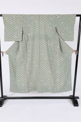 江戸小紋　赤　白　万筋　縫い紋　丸に葉じき桃　樋口実T220 江戸小紋 赤 白 万筋 縫い紋 丸に葉じき桃 樋口実T220 - メルカリ