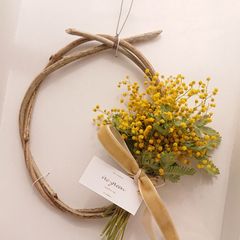 ミモザとアジサイ ユーカリの三日月リース プレゼントにも❣️ - メルカリ