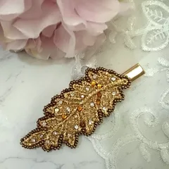 かれ葉モチーフのビーズ刺繍ヘアクリップ ゴールド×ブラウン 秋冬コーデに上品キラキラ ハンドメイド oh-02446