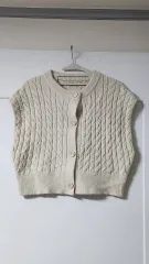 アイボリー ケーブル編み ニット ベスト