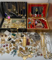 遺品整理　生前整理　アクセサリー　まとめ売り   ネックレス　リング   ブローチ　髪留め　ブレスレット　イヤリング　ライター　ピアス