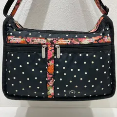 145　LeSportsac　レスポートサック　 ショルダーバッグ　斜めがけ　紐調節可能　 デラックスエブリデイ　マチ拡張　ナイロン　 軽量　ドット×花柄　水玉　ブラック系　 レディース