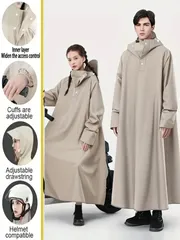 おしゃれレインコート　本製品は、屋外用に設計された高耐久、高品質の多機能レインコートです。拡大された襟と、調節可能なドローストリング付きフード、ヘルメットを収納できるブリムが特徴です。袖は伸縮性のあるデザイン長さを調整できます。通勤　自転車・バイク・歩行に最適