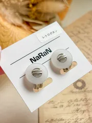 505≫レトロボタンのイヤリング／ホワイト