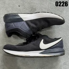 ナイキ 黒白 スニーカー ランニングシューズ スタイル