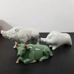 小物 置物 工芸品 陶芸 砥部焼 猪 青磁 古陶磁 牛 3体セット A9084A08