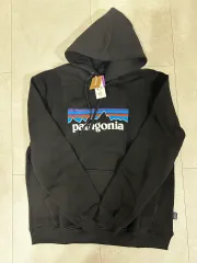 新品 patagonia P-6 ロゴ アップライザル WHOODIE ブラック L (105)