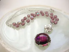 ヴィンテージチェコガラス　ばらのチャームペンダント