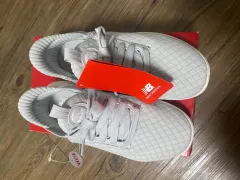 ニューバランス フレッシュフォーム ランニングシューズ 240