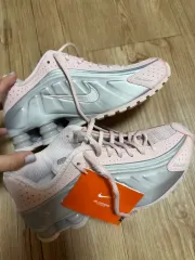 ナイキ ショックスR4 ピンク シルバー 235